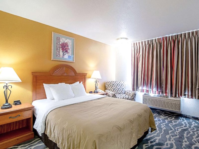Quality Inn Huronの写真