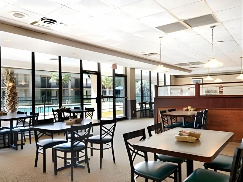 Days Inn & Suites by Wyndham Jenningsの写真