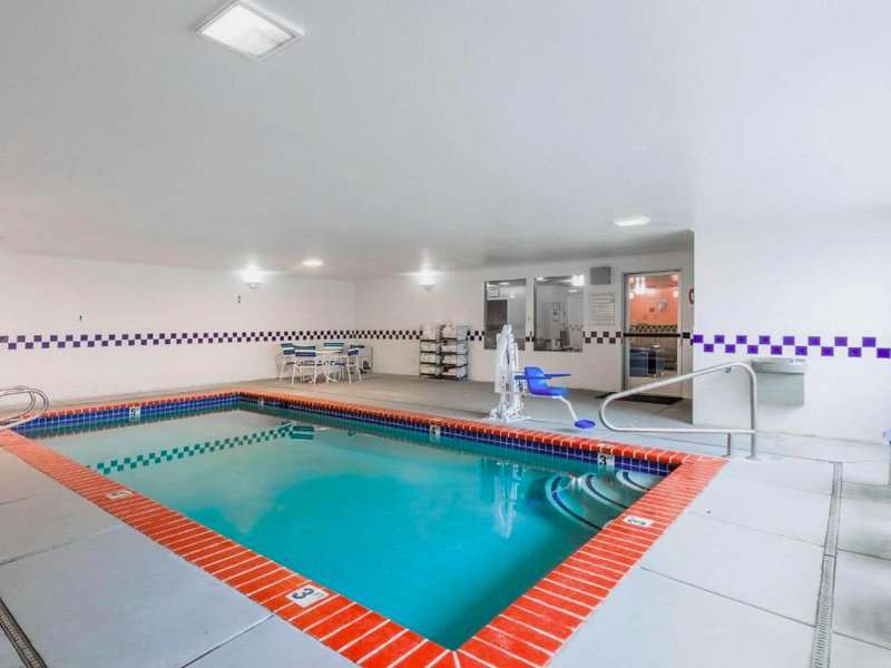 スーパー 8 バイ ウインダム ファーンリー (Super 8 By Wyndham Fernley)の写真