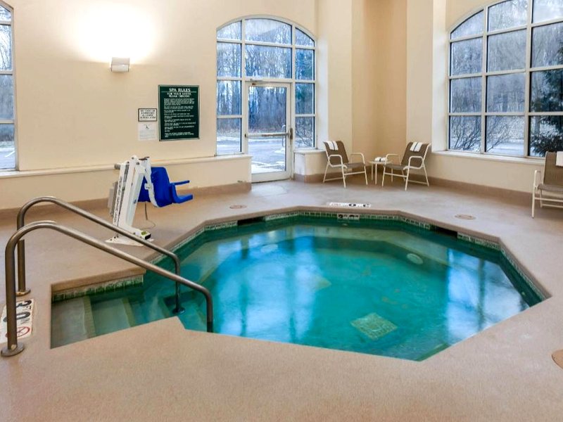 La Quinta Inn & Suites by Wyndham Milwaukee SW New Berlinの写真