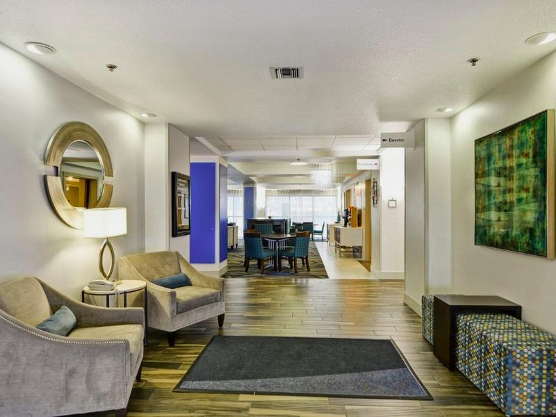 Holiday Inn Express Hotel & Suites Milwaukee-New Berlin By IHGの写真