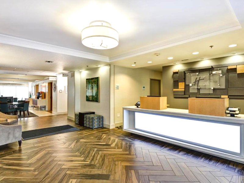 Holiday Inn Express Hotel & Suites Milwaukee-New Berlin By IHGの写真
