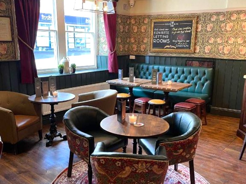 ザ・ファウンテン・イン (The Fountain Inn)の写真