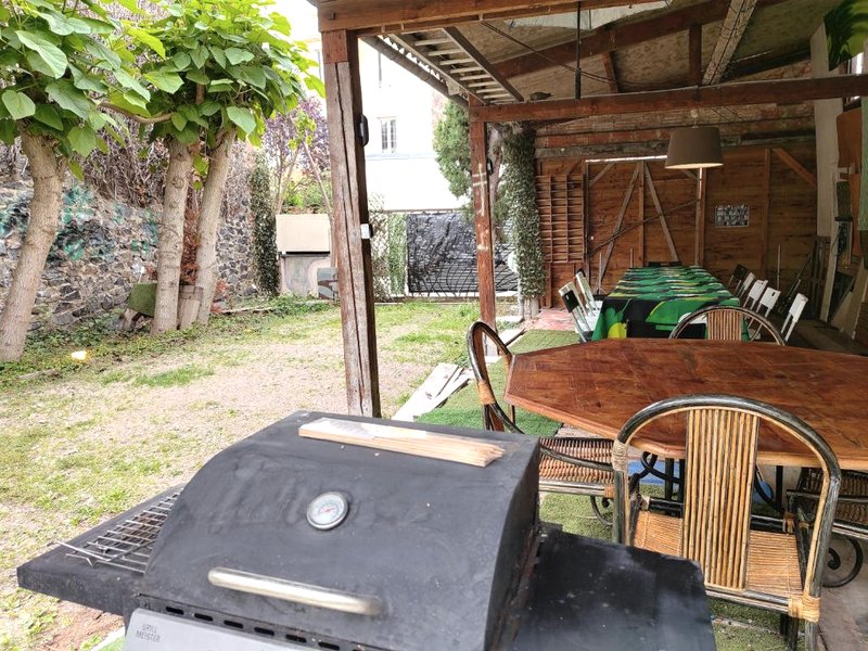 Mini immeuble en entier avec jardin côté Parc (Mini immeuble en entier avec jardin cote Parc)の写真