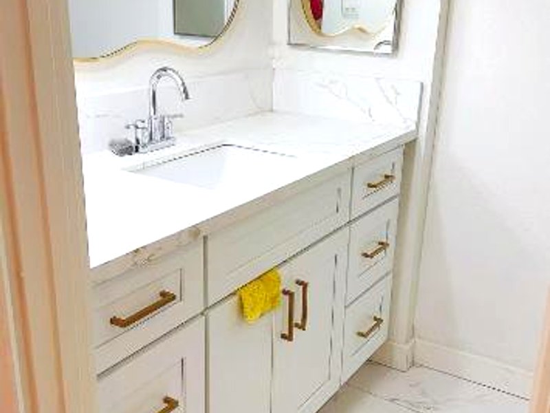 Pretty bedroom private bathroomの写真