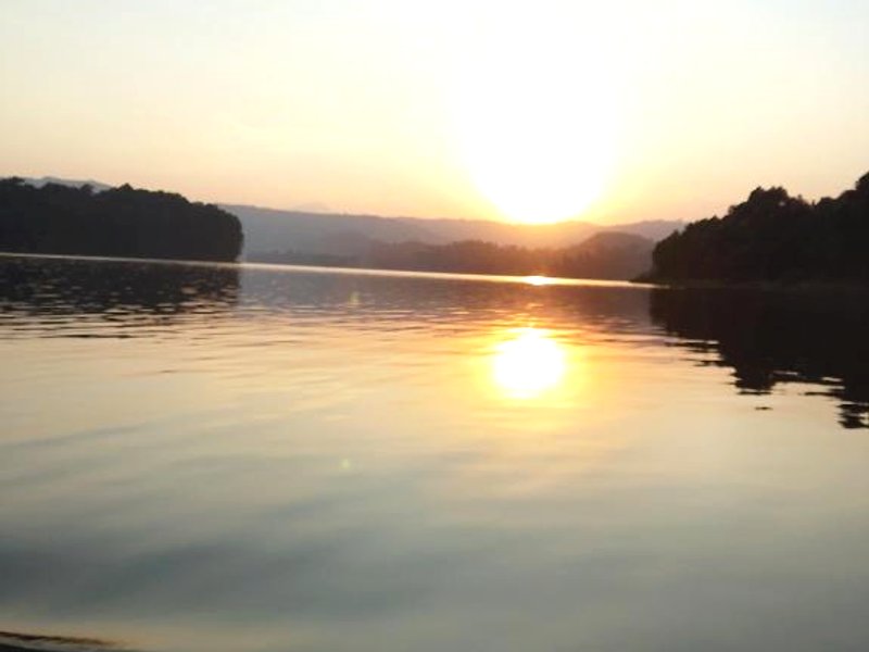 Sunrise hostel bunyonyi の写真