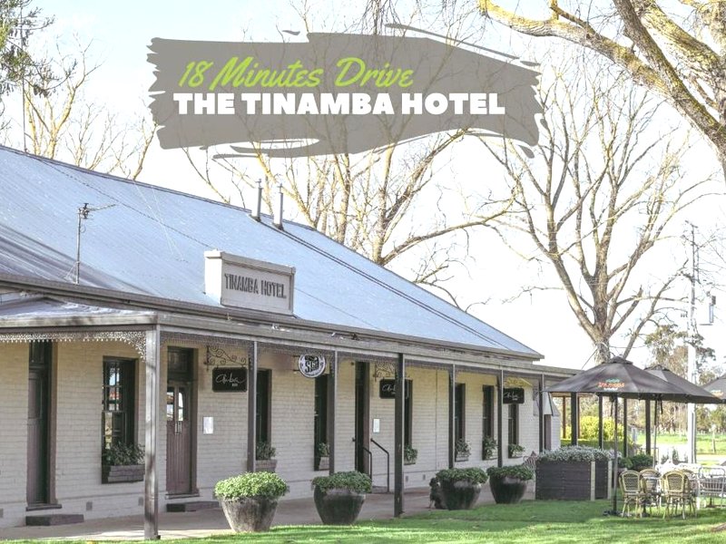 Gumnut Cottage Gippsland - Tiny Eco Stay - King Bed, Mountain Views, Fireplaceの写真