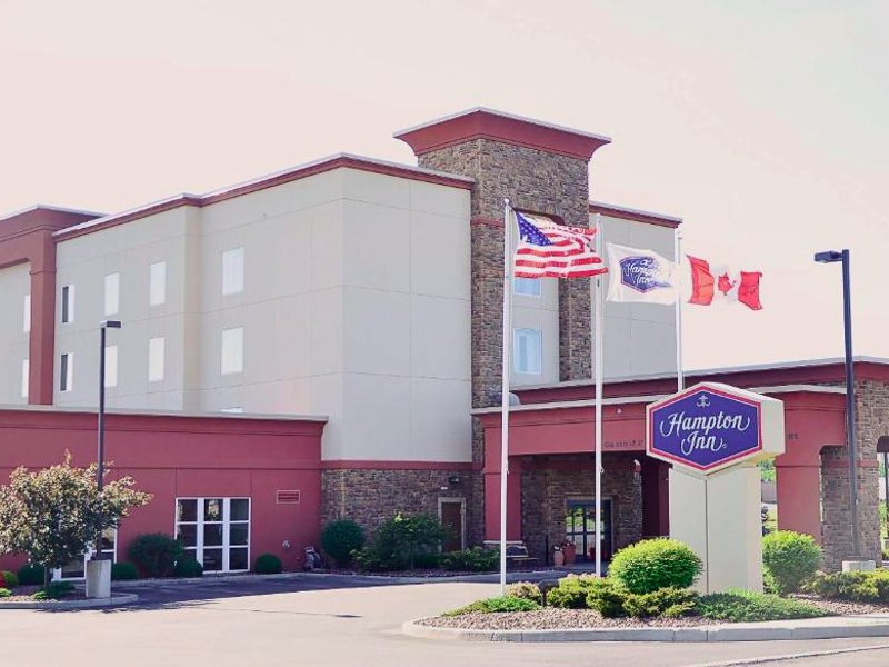 ハンプトン イン ウォータータウン (Hampton Inn Watertown)の写真