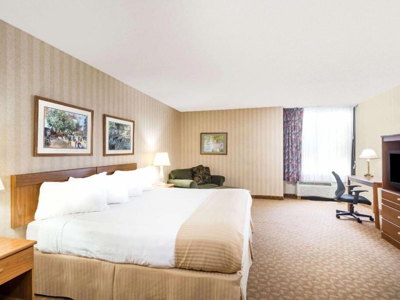 Ramada by Wyndham Watertown/Thousand Islands NYの写真