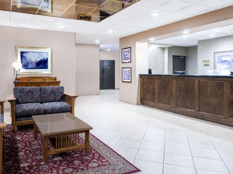 Ramada by Wyndham Watertown/Thousand Islands NYの写真