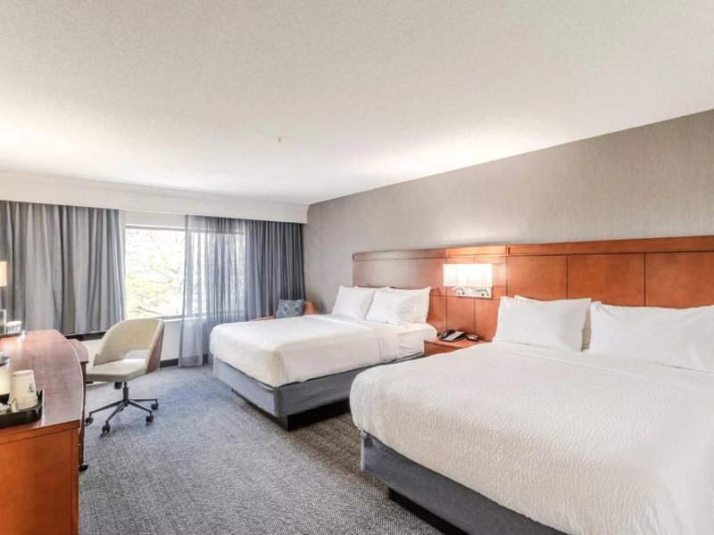 コートヤード バーリントン ウィリンストン (Courtyard Burlington Williston)の写真