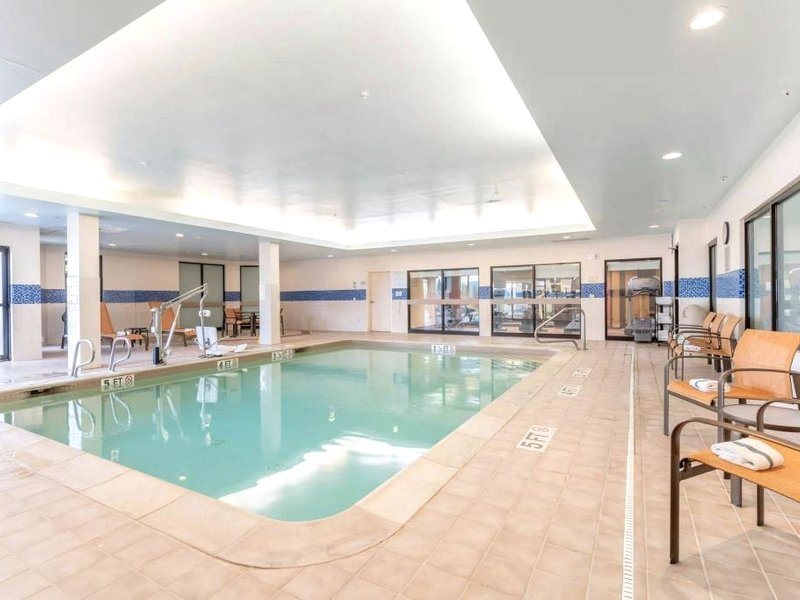 コートヤード バーリントン ウィリンストン (Courtyard Burlington Williston)の写真