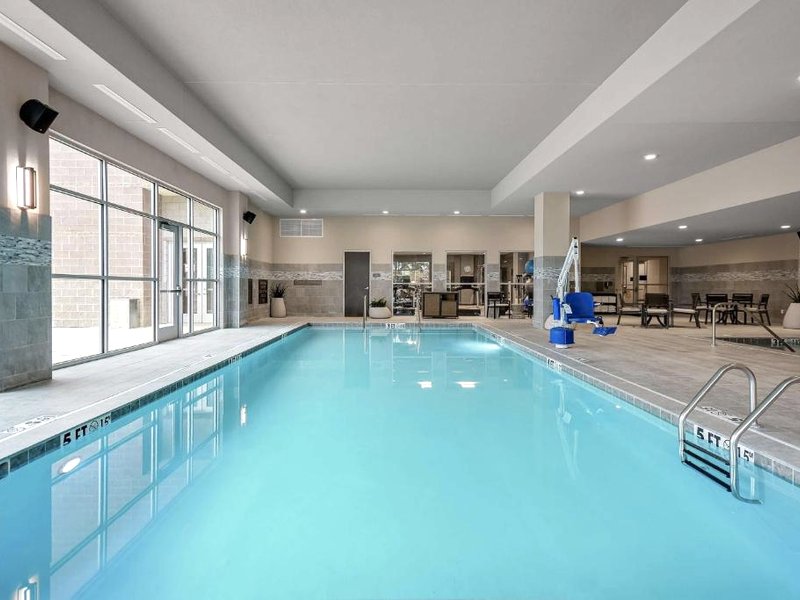 Embassy Suites Jonesboro Red Wolf Convention Centerの写真