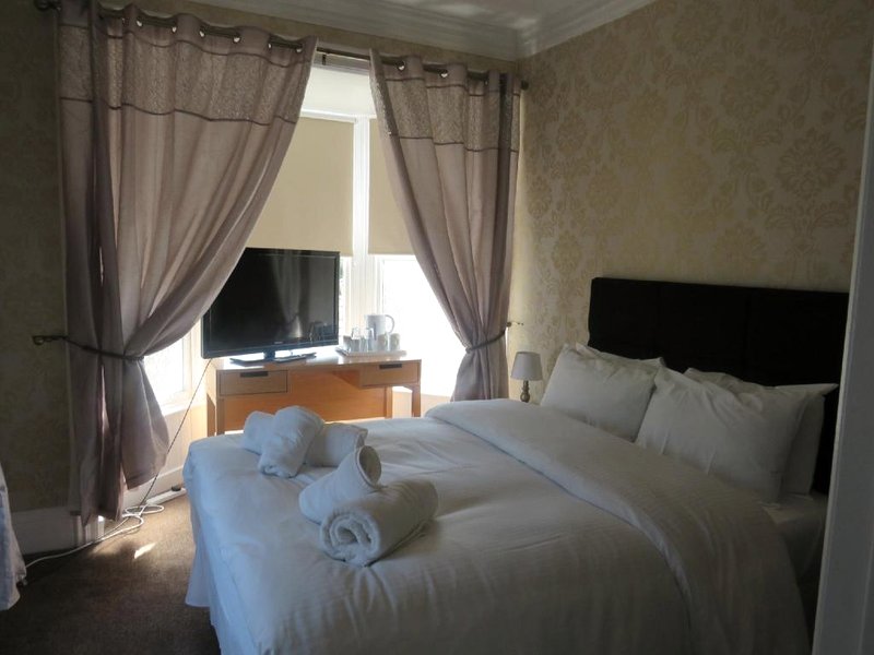 ザ クイーンズ アームズ ホテル (The Queens Arms Hotel)の写真