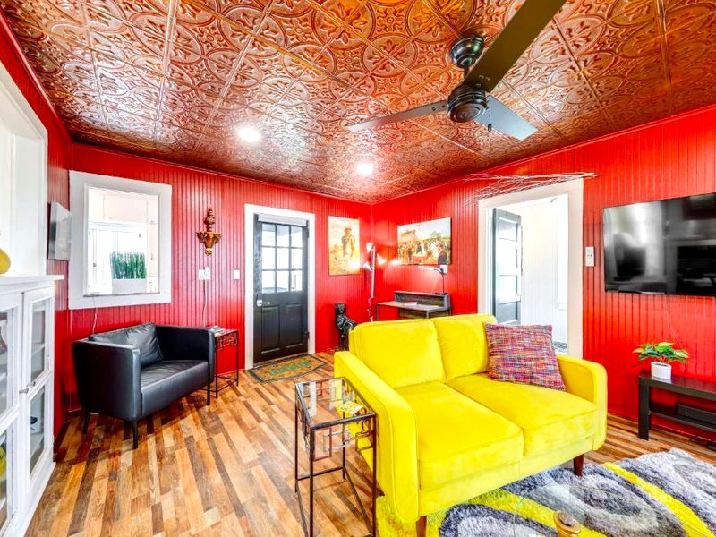 Homey Cottage with Sunroom and Smart TV!の写真