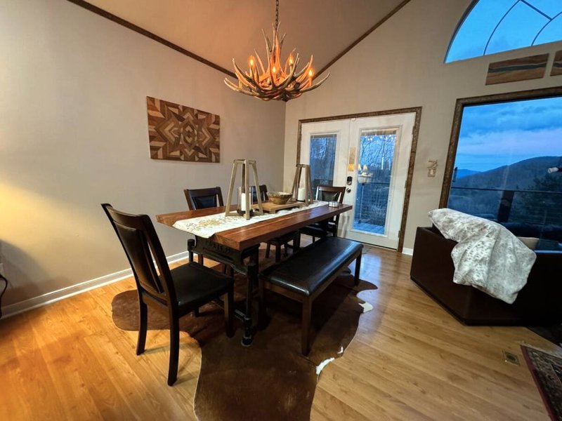 Romantic Getaway or Family Vacay with Mountain Viewsの写真