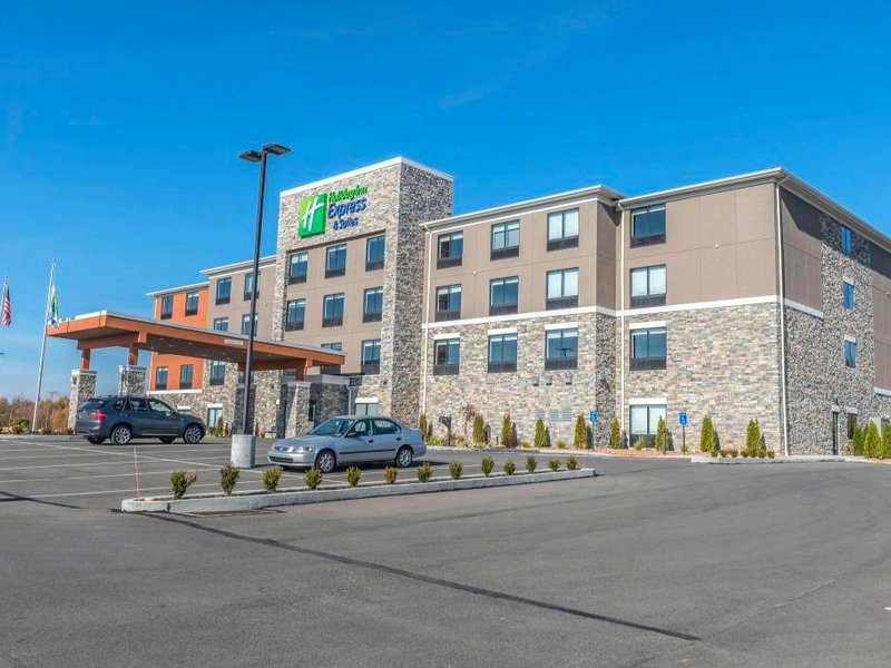 Holiday Inn Express & Suites Clarion By IHGの写真