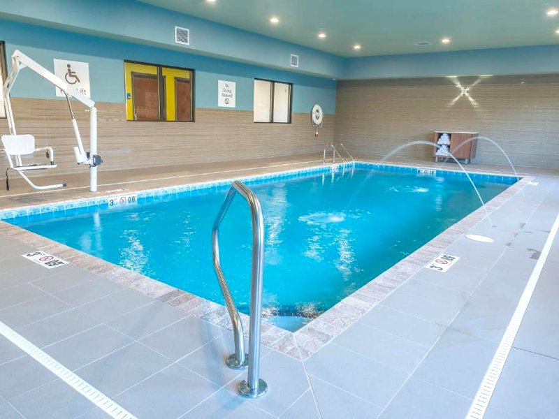 Holiday Inn Express & Suites Clarion By IHGの写真