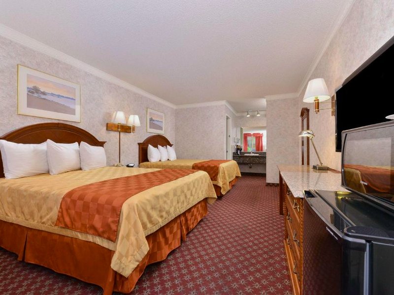 アメリカズ ベスト バリュー イン&スイーツ フォンタナ (Americas Best Value Inn & Suites Fontana)の写真