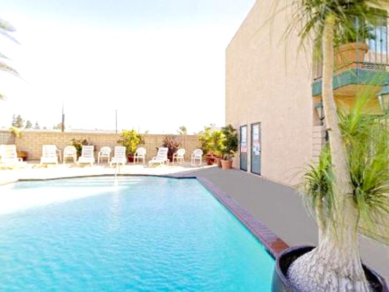 アメリカズ ベスト バリュー イン&スイーツ フォンタナ (Americas Best Value Inn & Suites Fontana)の写真