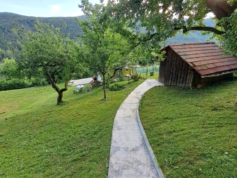 moderno opremljena hiša z odmaknjeno lokacijo (moderno opremljena hisa z odmaknjeno lokacijo)の写真