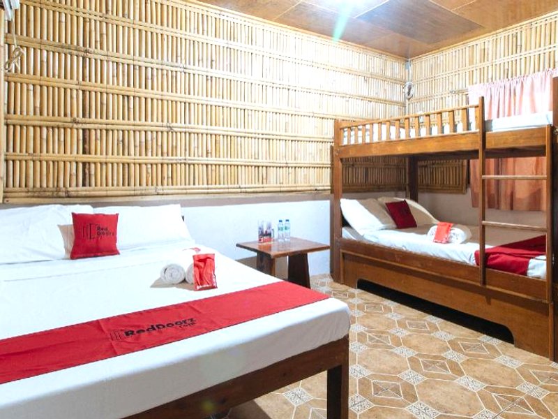 レッドドアーズ ホステル アット ミーガンズ パラディシオ ビーチ リゾート (RedDoorz Hostel @ Megans Paradisio Beach Resort)の写真