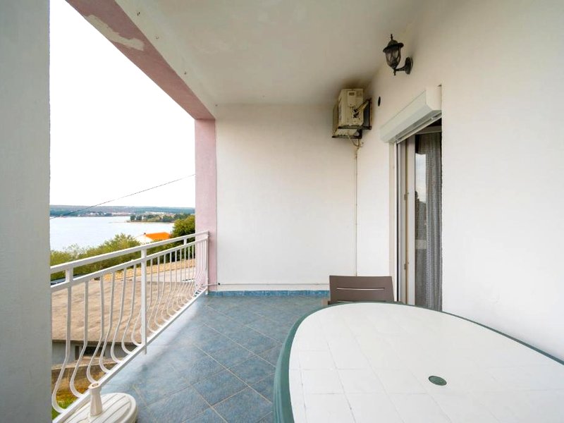 Apartments and rooms by the sea Posedarje, Novigrad - 21123の写真