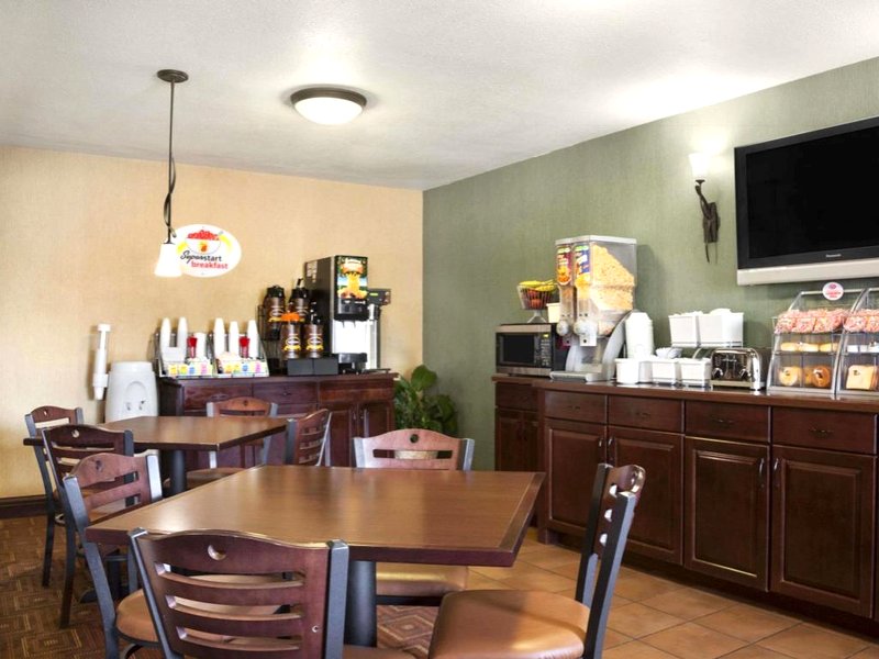 スーパー 8 バイ ウインダム フェアビュー ハイツ セントルイス (Super 8 By Wyndham Fairview Heights-St. Louis)の写真