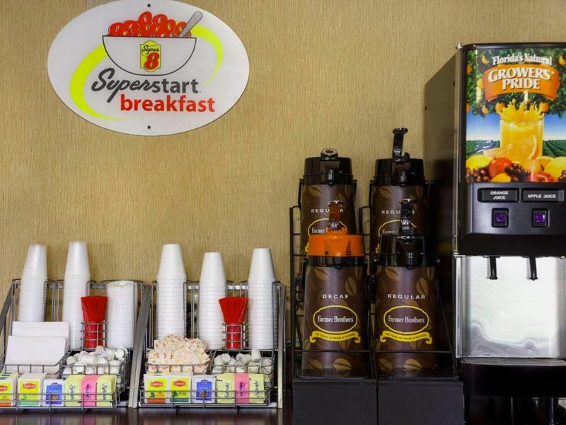スーパー 8 バイ ウインダム フェアビュー ハイツ セントルイス (Super 8 By Wyndham Fairview Heights-St. Louis)の写真