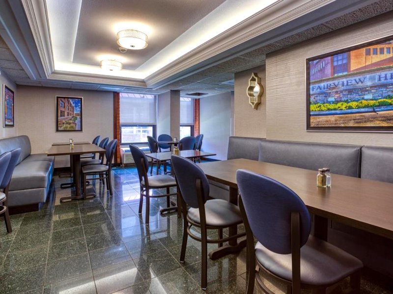 Drury Inn & Suites St. Louis Fairview Heightsの写真