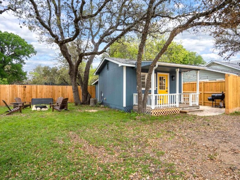 NEW! The Yellow Door- Downtown Wimberley w/ River Accessの写真