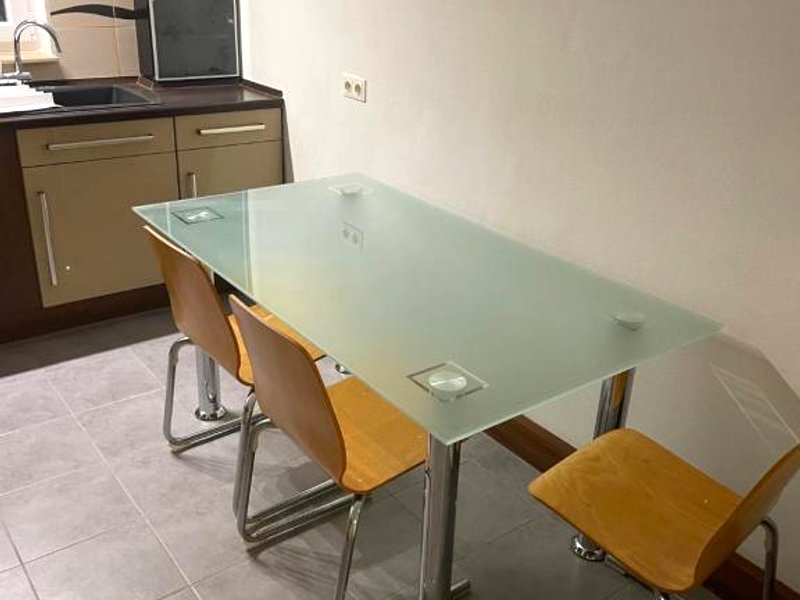 Helles Zimmer in Wohnung mit Balkonの写真