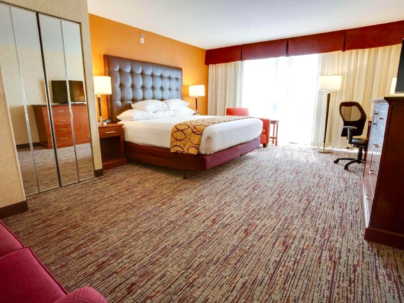 ドゥルーリー イン&スイーツ テレ ホート (Drury Inn & Suites Terre Haute)の写真