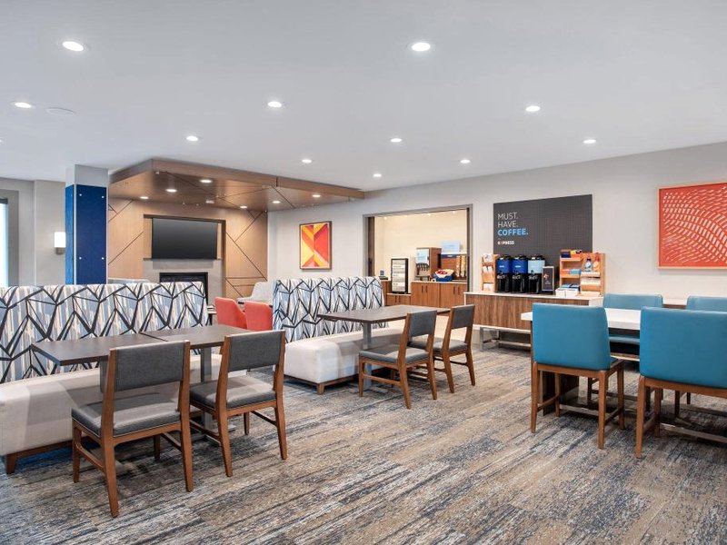 ホリデイ イン エクスプレス ホテル ＆ スイーツ テレ ホート バイ IHG (Holiday Inn Express Hotel & Suites Terre Haute By IHG)の写真