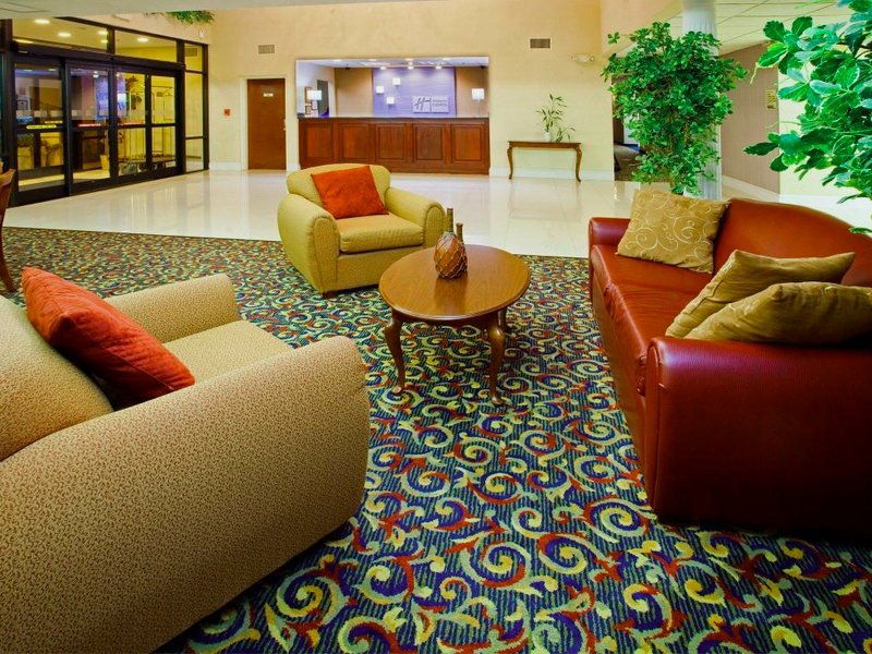 Holiday Inn Express Hillsborough-Durham Area By IHGの写真