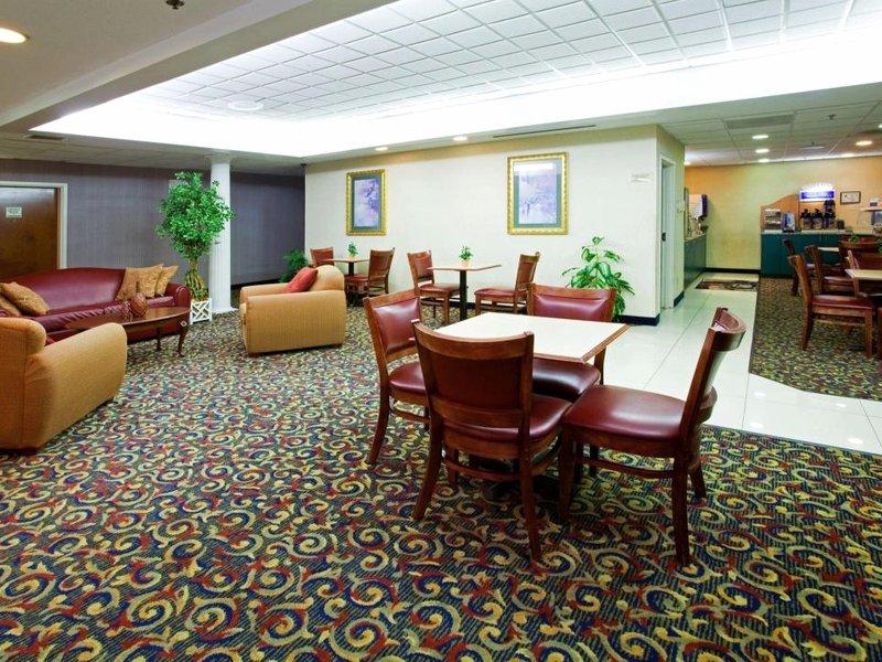 Holiday Inn Express Hillsborough-Durham Area By IHGの写真