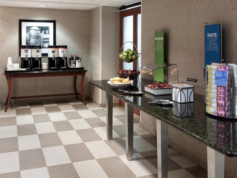 ハンプトン イン&スイーツ ダベンポート (Hampton Inn & Suites Davenport)の写真
