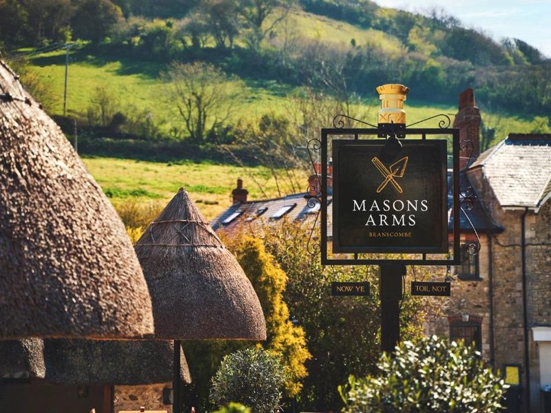 ザ メイソンズ アームズ (The Masons Arms)の写真