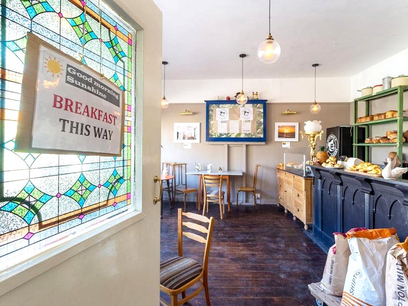 The Bear Bread Bakery B&B, Ensuite rooms above the Bakery, Colytonの写真