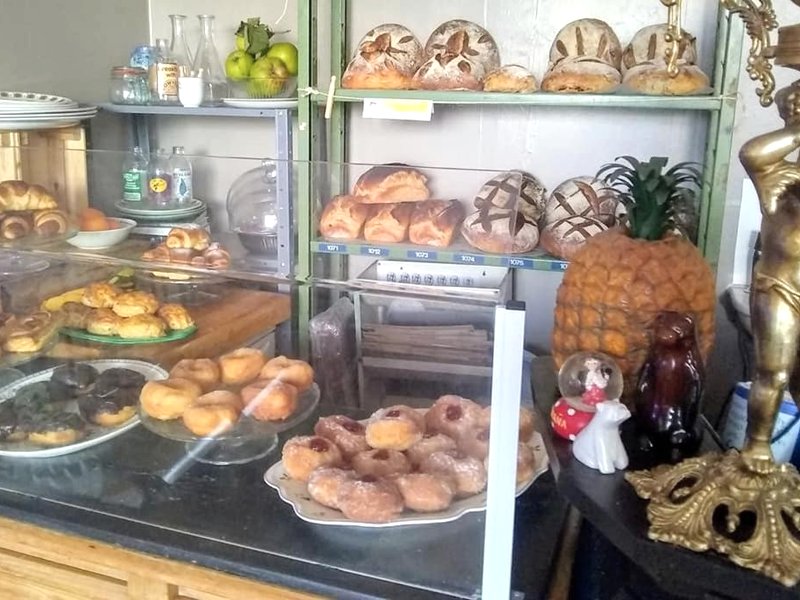 The Bear Bread Bakery B&B, Ensuite rooms above the Bakery, Colytonの写真