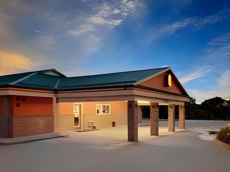 スーパー 8 バイ ウインダム シロアム スプリングス (Super 8 By Wyndham Siloam Springs)の写真