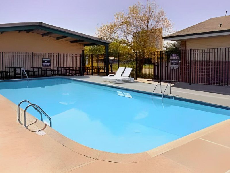 スーパー 8 バイ ウインダム シロアム スプリングス (Super 8 By Wyndham Siloam Springs)の写真