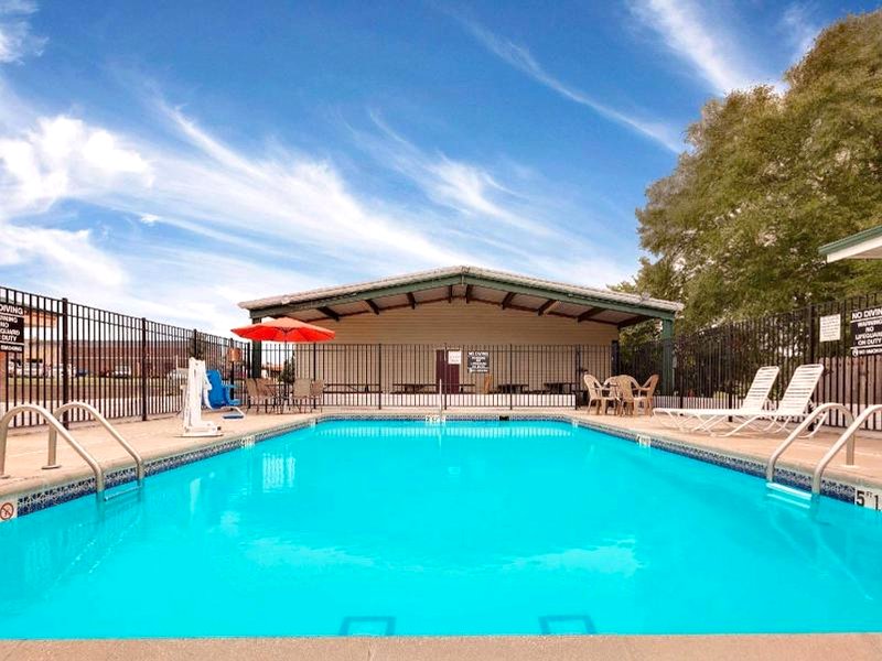 スーパー 8 バイ ウインダム シロアム スプリングス (Super 8 By Wyndham Siloam Springs)の写真