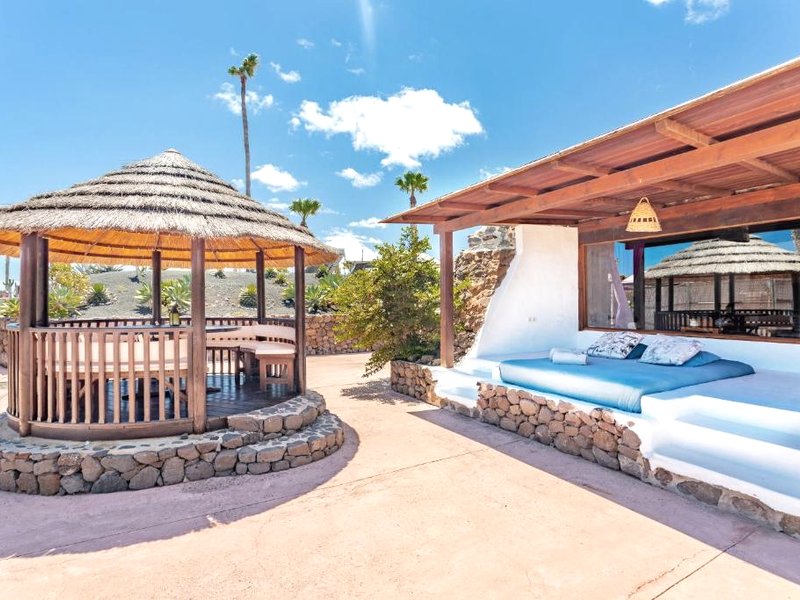 Finca De Arrieta Village - Yurts and Stone Cottages - Shared Pool - Walking distance to Arrieta Beacの写真