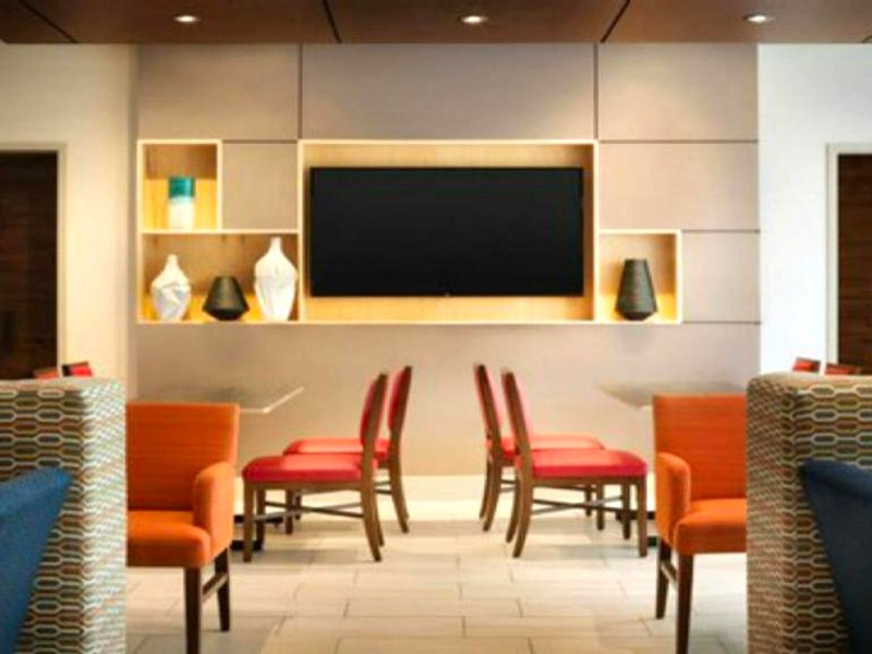 Holiday Inn Express Alliance By IHGの写真
