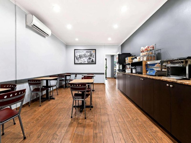 スーパー 8 バイ ウィンダム フロリダ シティ ゲートウェイ トゥ キーズ エバーグレーズ (Super 8 by Wyndham Florida City/Gateway to Keys/Everglades )の写真