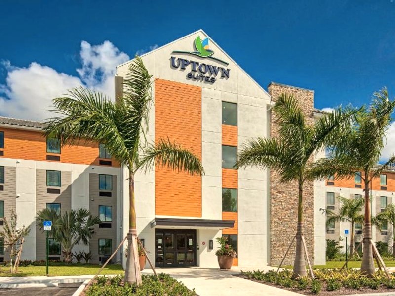 Uptown Suites Extended Stay Miami FL – Homesteadの写真