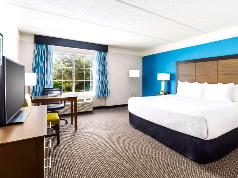 ラ キンタ イン&スイーツ バイ ウィンダム タンパ ブランドン リージェンシー パーク (La Quinta Inn & Suites by Wyndham Tampa Brandon Regency Park)の写真
