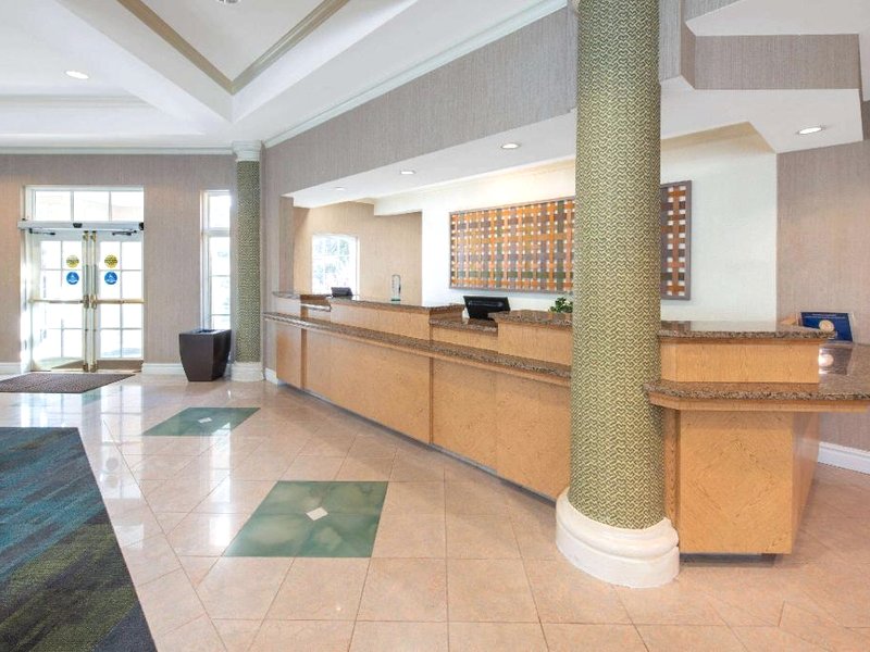 ラ キンタ イン&スイーツ バイ ウィンダム タンパ ブランドン リージェンシー パーク (La Quinta Inn & Suites by Wyndham Tampa Brandon Regency Park)の写真