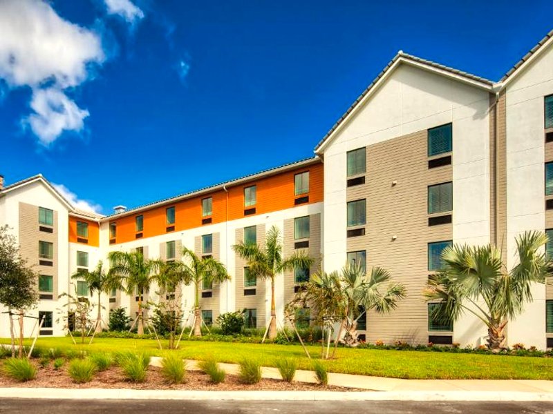 Uptown Suites Extended Stay Tampa FL - Riverviewの写真